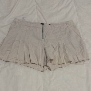 BCBGMaxAzria Light Beige Pleated Skorts